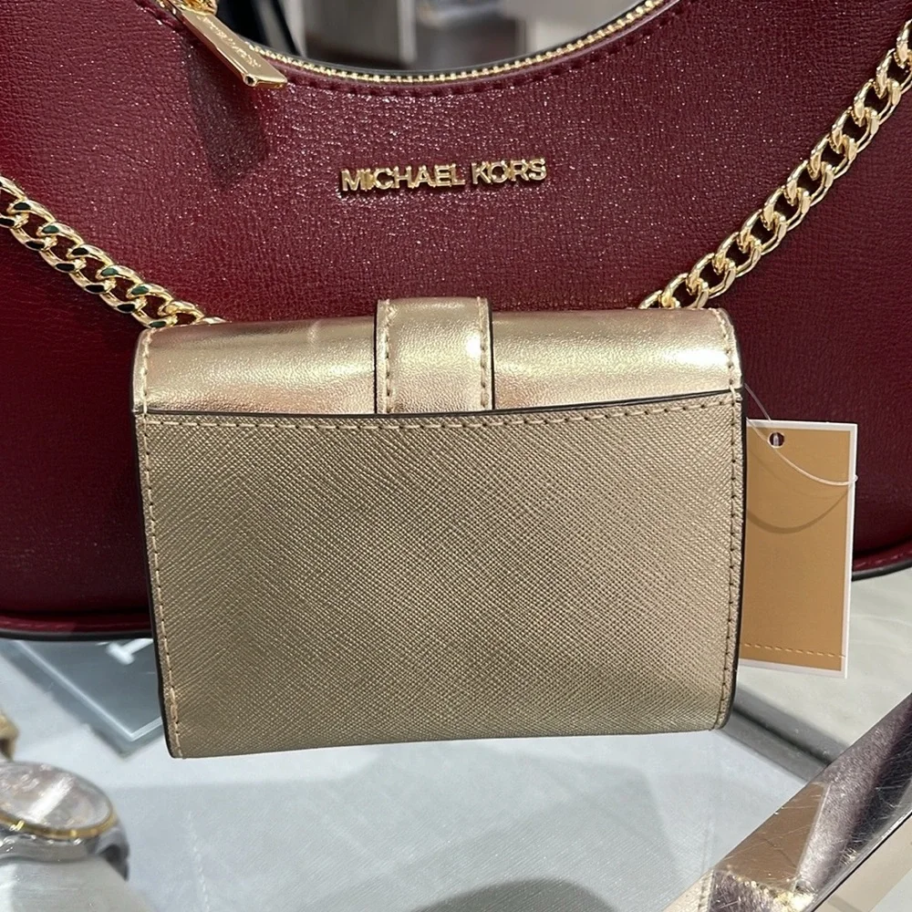 MICHAEL KORS CARMEN MEDIUM LOGO AND FAUX LEATHER WALLET
PALE GOLD
NWT - Picture 3 of 16